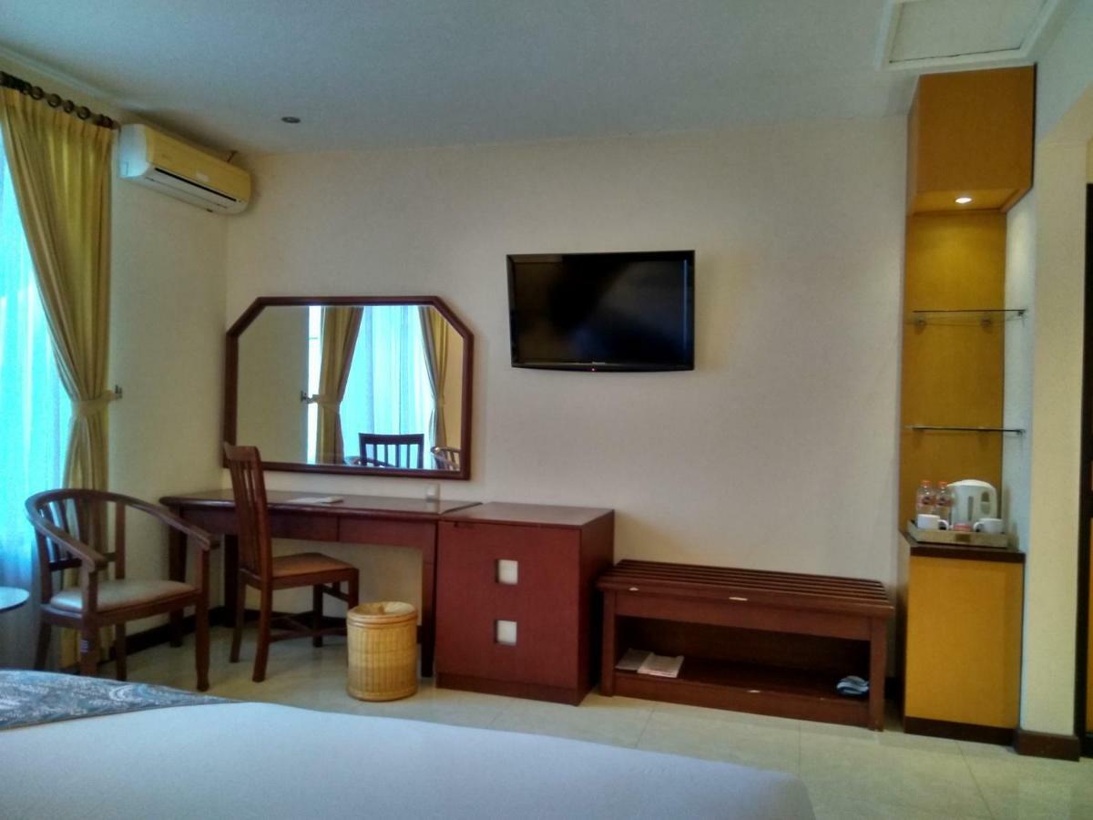 Hotel Baron Indah Surakarta  Экстерьер фото